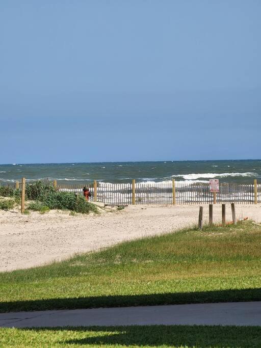 Beachview Beauty Steps To The Beach In West G Town Galveston Exterior photo